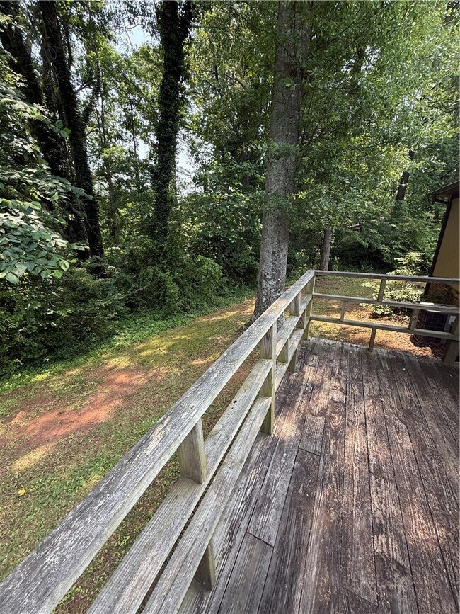 Building Photo - 112 Lynwood Dr