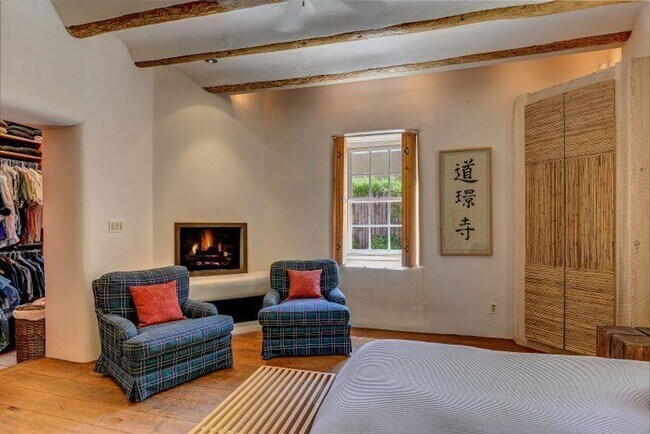 Building Photo - Live in a Piece of Santa Fe’s History – Av...