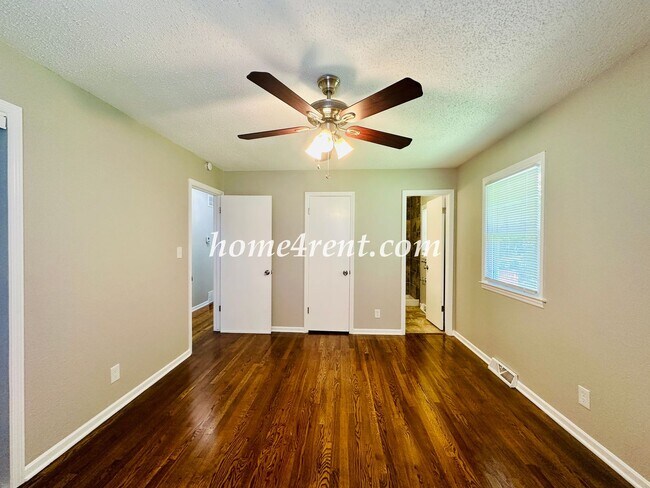 Building Photo - Updated Raytown Ranch w/ Wood Floors, SS Appliances, Finished Basement and a Fenced Yard!