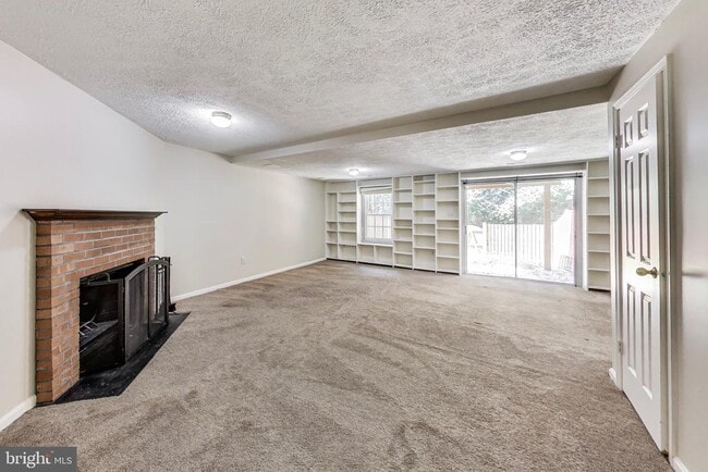 Building Photo - 3027 Mozart Dr