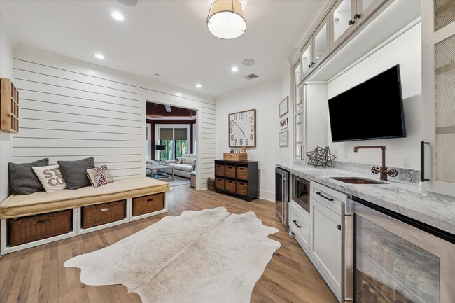 Building Photo - 20 Lacewood Ln