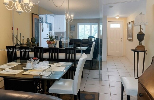 Building Photo - 671 S Hollybrook Dr