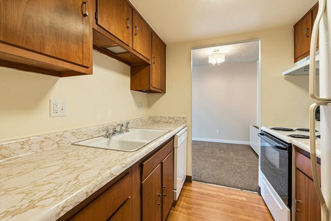 Building Photo - 421 S Howes St