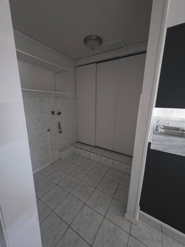 Building Photo - LIMITED TIME**NO APPLICATION FEE**1/2 OFF DEPOSIT**