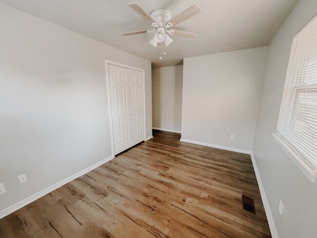 Building Photo - 6336 N Hammond Ave