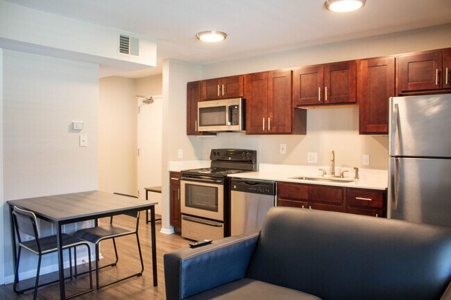 Interior Photo - 408 E Healey St