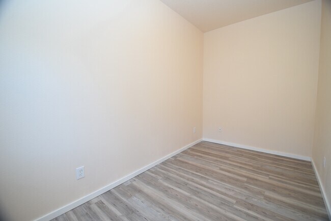Building Photo - 18528 SW Mcclarey Dr