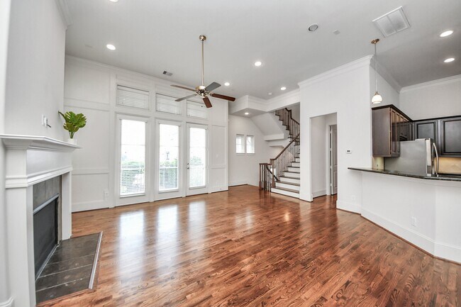 Building Photo - 8926 Lakeshore Bend Dr