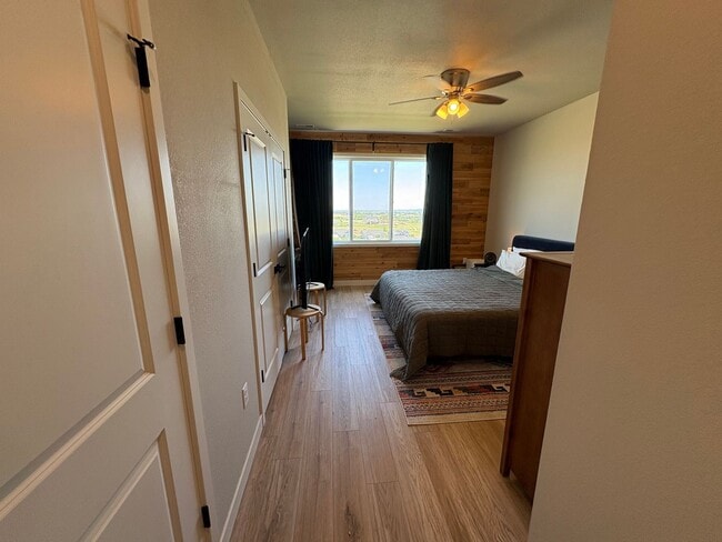 Building Photo - Modern Townhome with STUNNING Views in West MHK