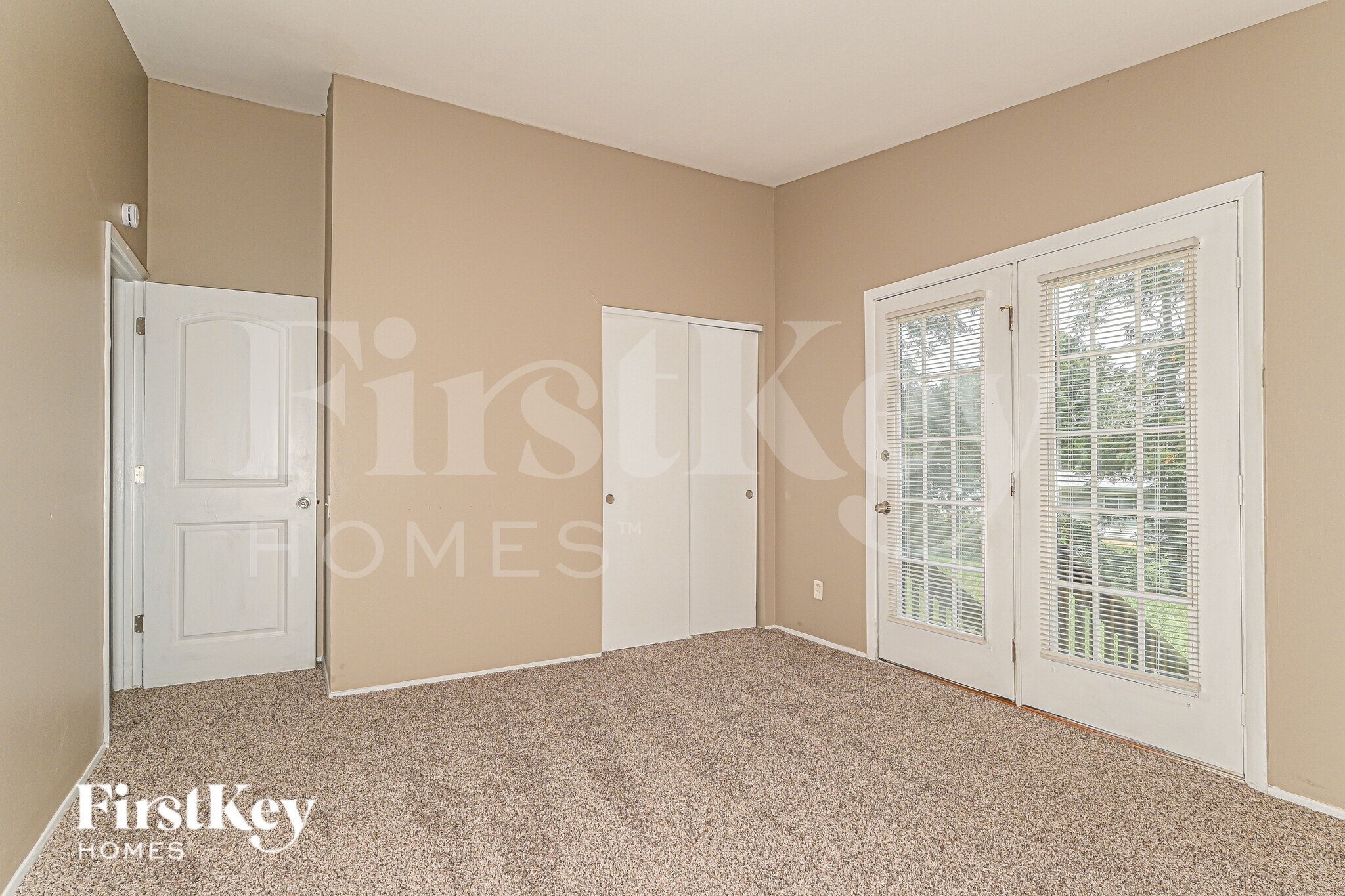 Building Photo - 2560 Pheasant Dr