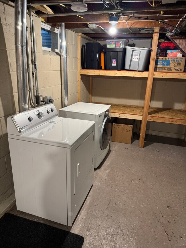 Washer / Dryer - 1542 3rd Ave