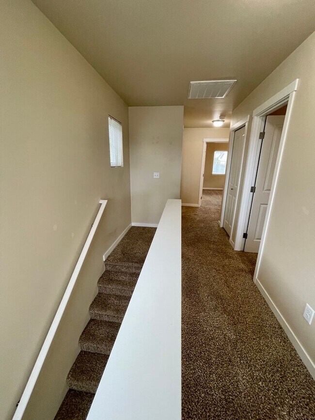 Building Photo - 3 Bedroom 2.5 Bathroom Townhome in Cordata...