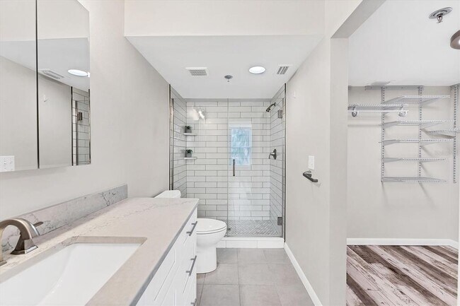 Building Photo - 4530 Pinebrook Cir