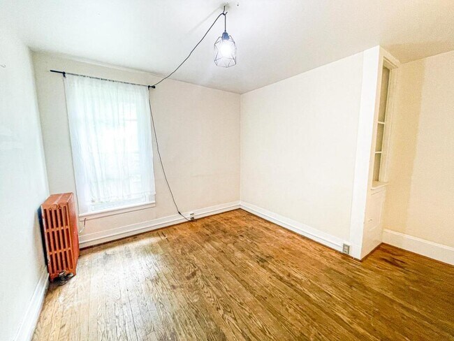 Building Photo - 705 E Seneca St