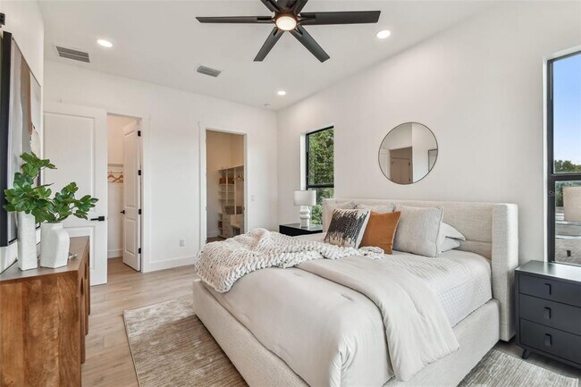 Building Photo - 4717 W Oklahoma Ave