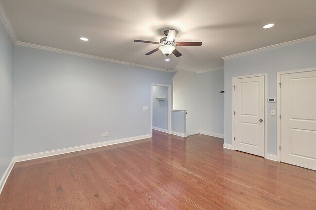 Building Photo - Spacious Mt. Pleasant Townhome!