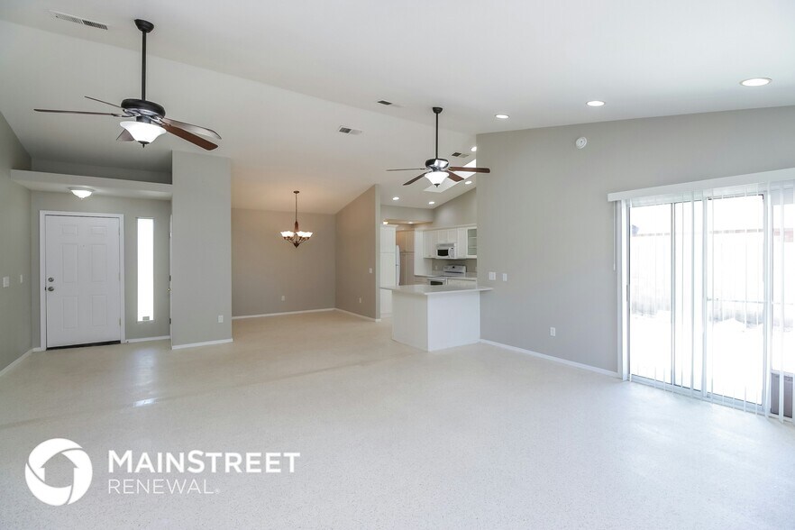 Building Photo - 8008 W Tuckey Ln