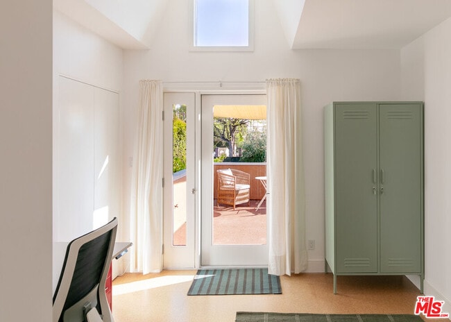 Building Photo - 5676 Hub St