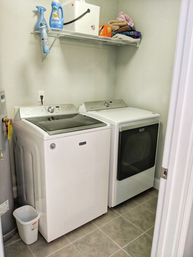 Building Photo - 2704 W 12th St