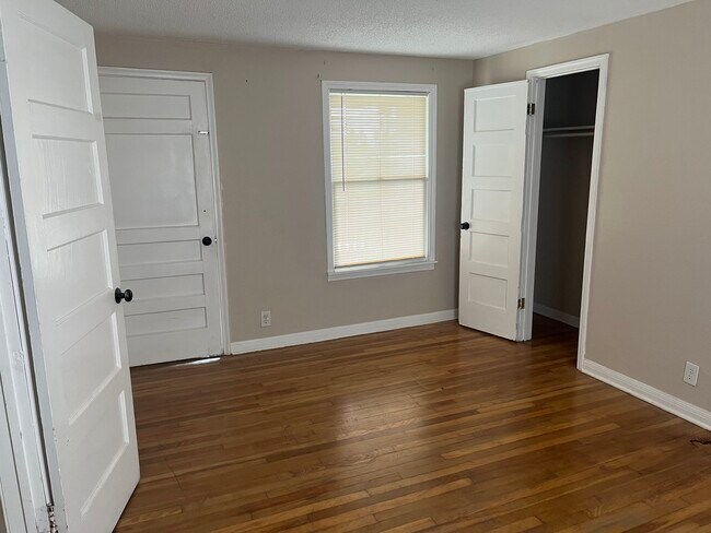 Guest bedroom - 1103 W Washington St