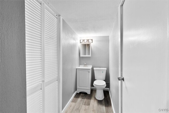 Building Photo - 941 Jamesville Ave