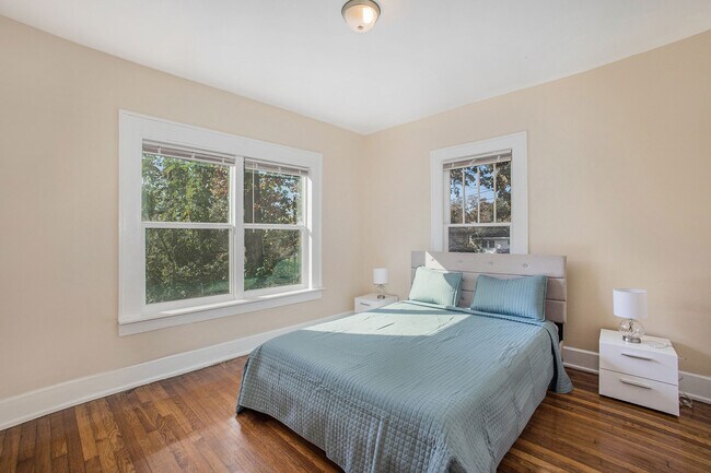 Building Photo - 854 5th St W