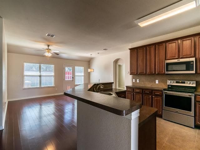 Building Photo - 472 Northbrook Ave