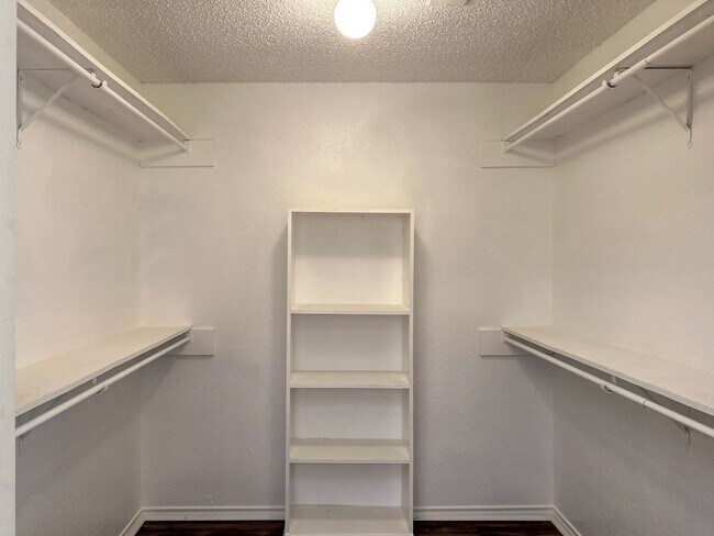 Building Photo - 55001 Windmill Ln