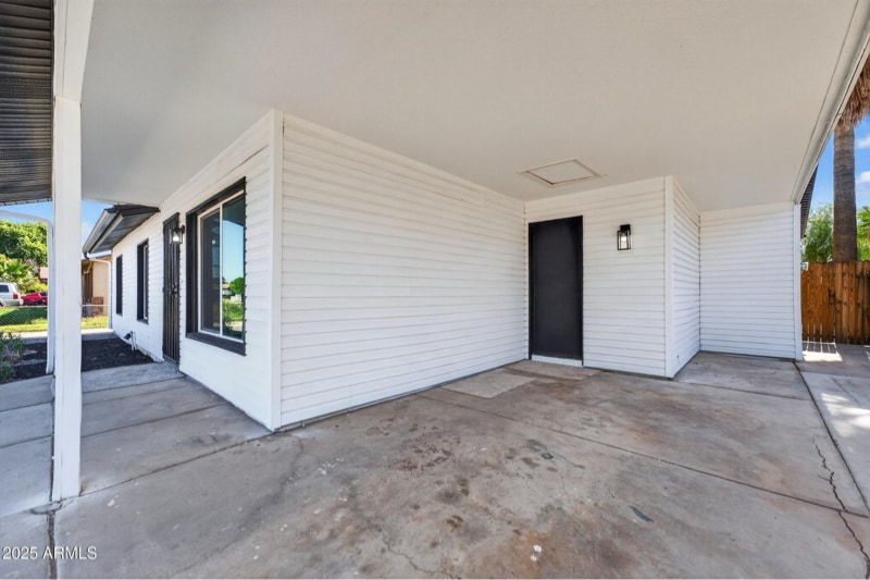 Building Photo - 5039 W Vernon Ave