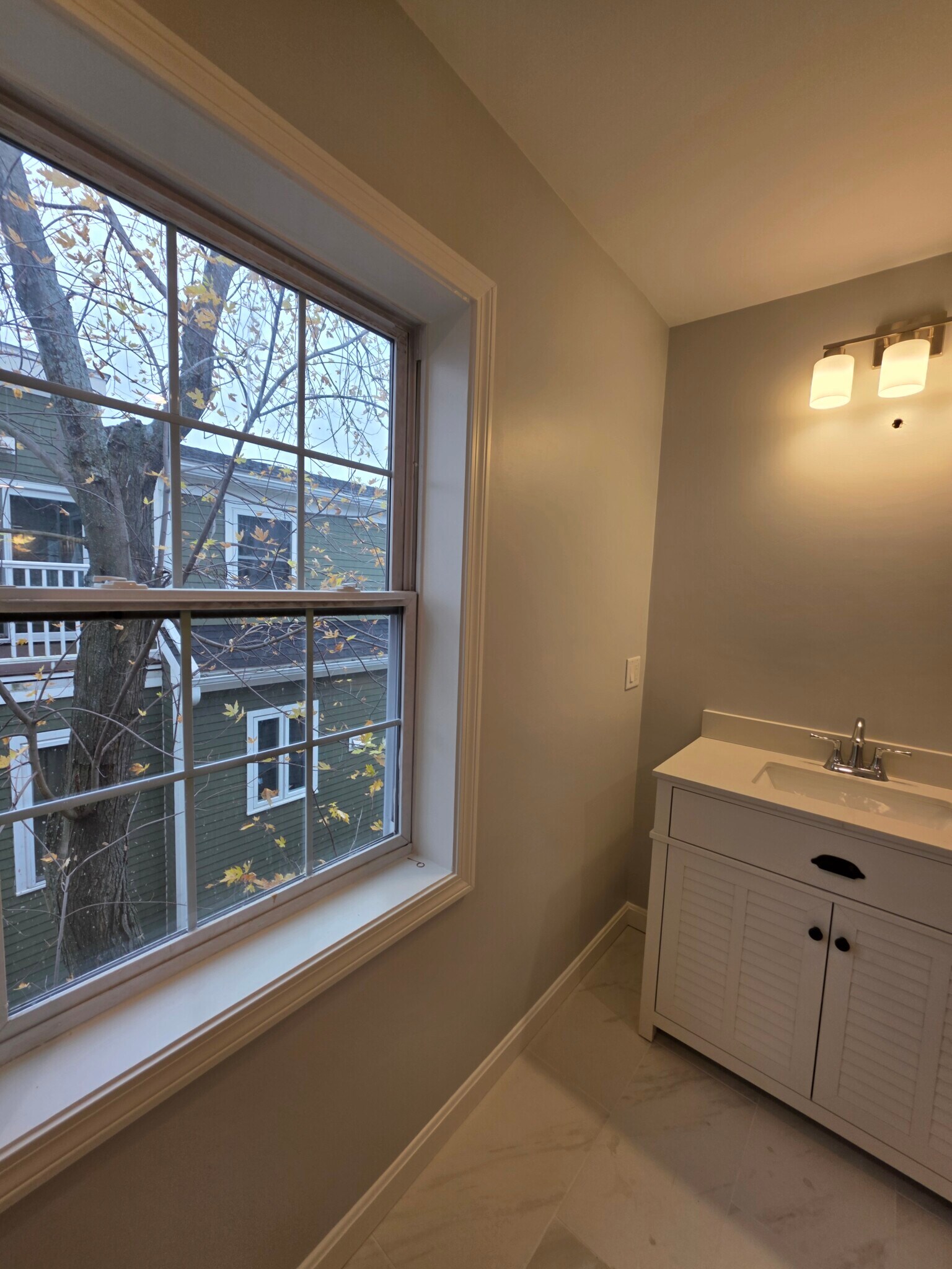 Building Photo - 34 Raymond St