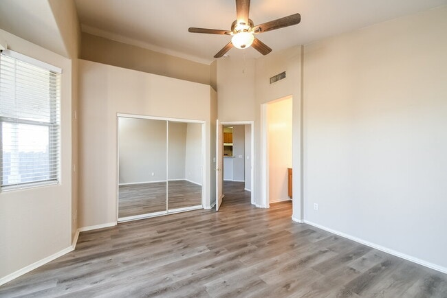 Building Photo - 2730 E Calle Del Norte Dr