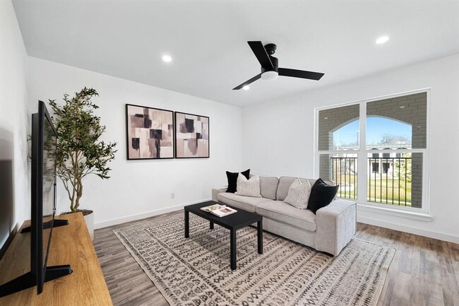 Building Photo - 5911 Sheridan Ave