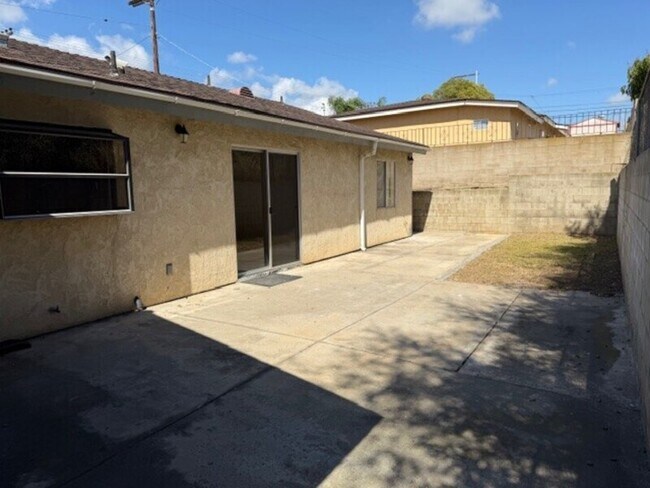 Building Photo - 1609 Grove St