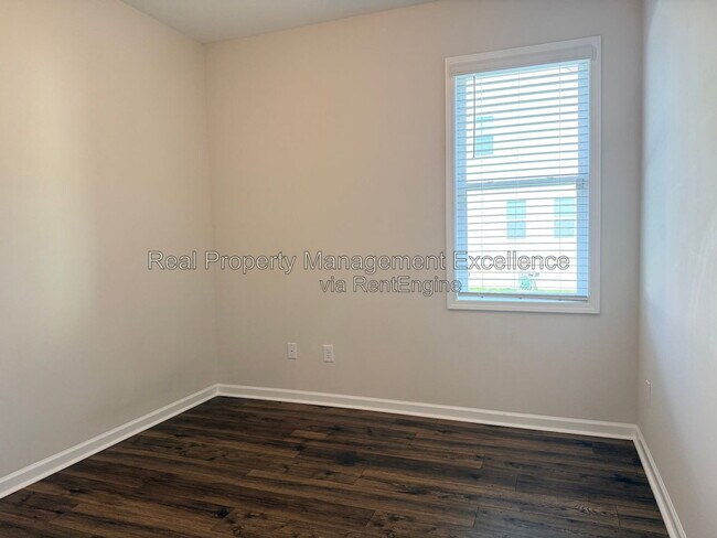 Building Photo - 101 Brody Pne Wy