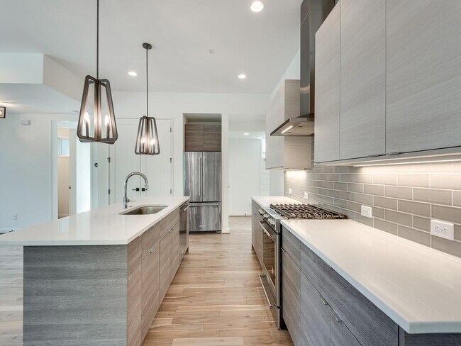 Building Photo - 520 Wabash Ave NE