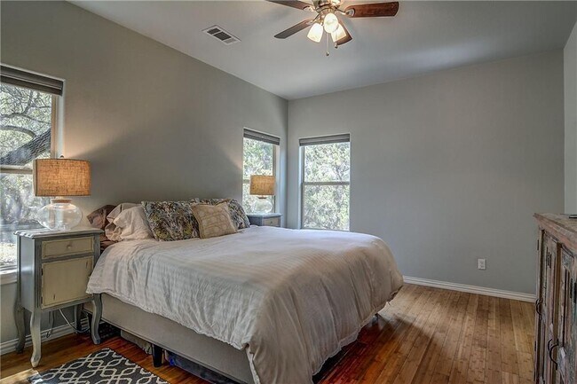 Building Photo - 17106 Oak Cliff Cir