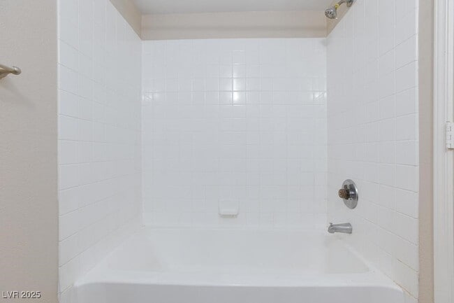 Building Photo - 555 E Silverado Ranch Blvd