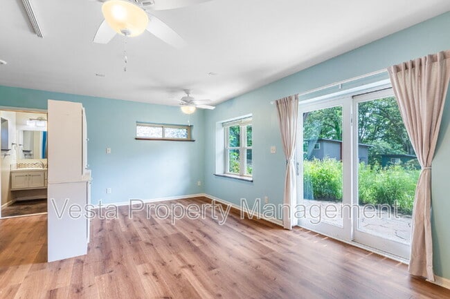 Building Photo - 10 Wellspring Ln