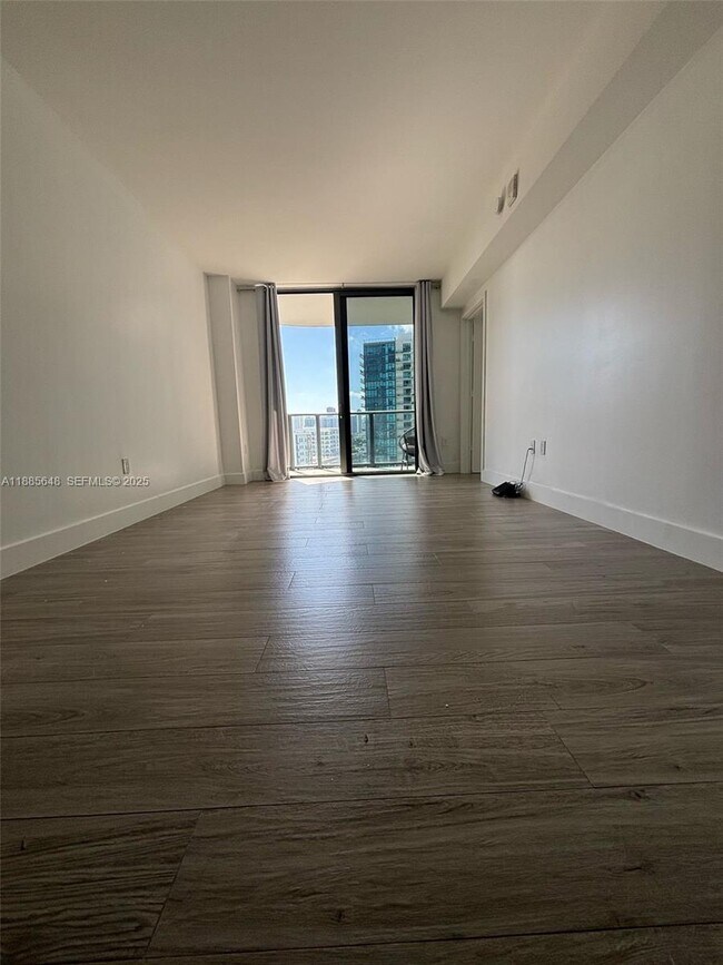 Building Photo - 121 NE 34th St