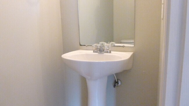 Building Photo - Stewarts Landing Neighborhood, Easy access to I-24