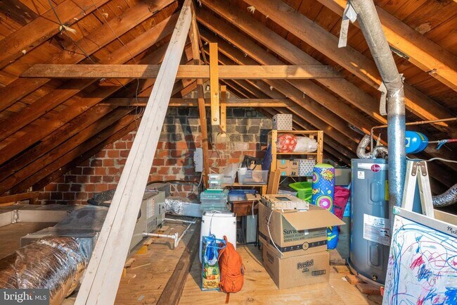 Building Photo - 3050 S Buchanan St