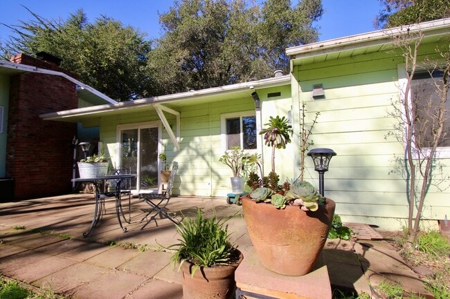 Building Photo - 2 Bedroom 1 bath - Bennett Valley