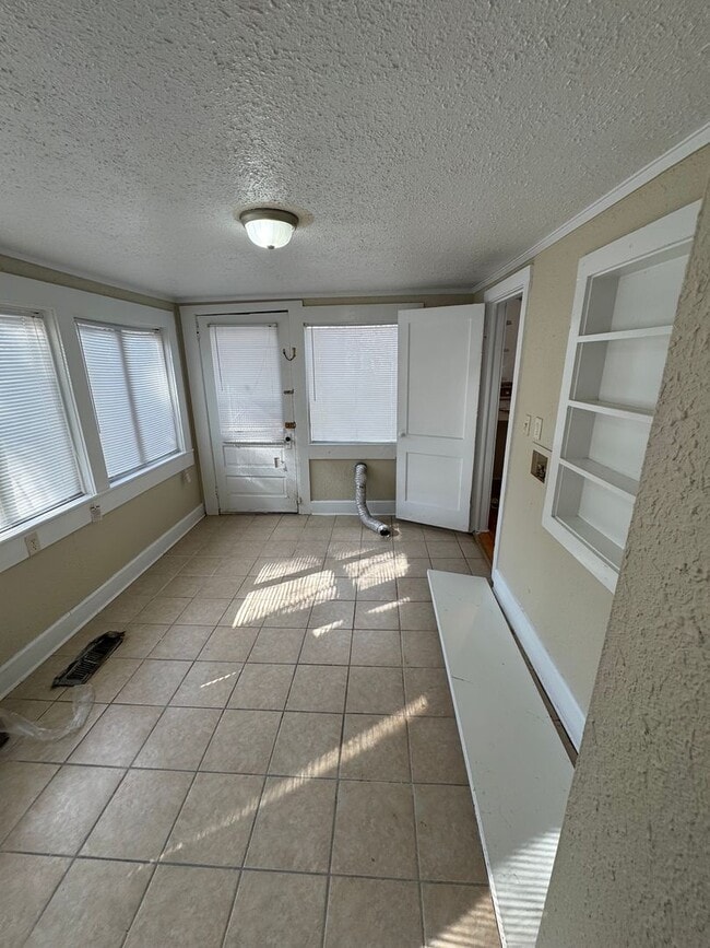 Building Photo - 3 Bedroom  & 2 Bath House