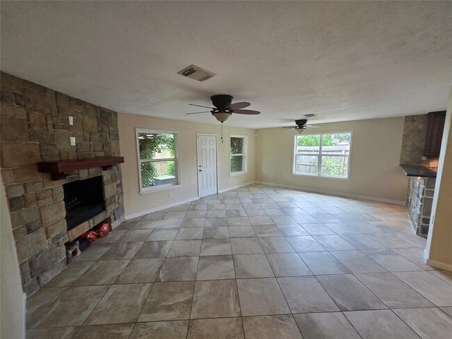 Building Photo - 2318 Green Valley Dr