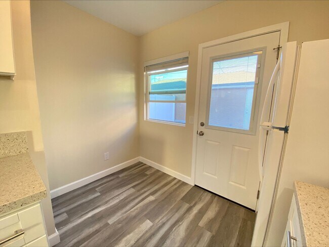 Building Photo - 1 Block from the Beach! Apartment Home in ...