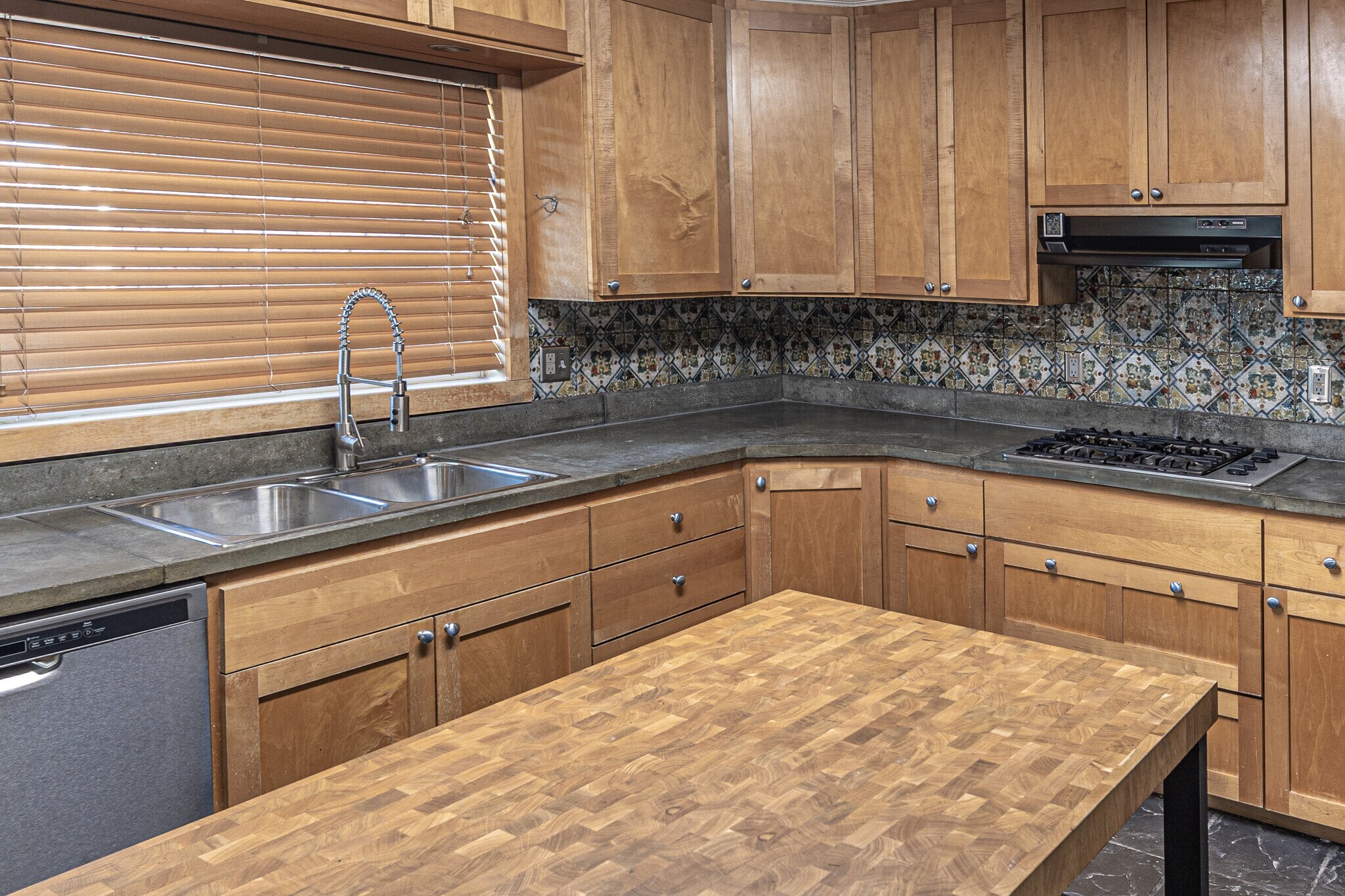 Building Photo - 1937 S Fulton Ave