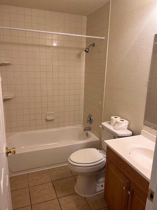 Upstairs bathroom - 5554 Carter Dr