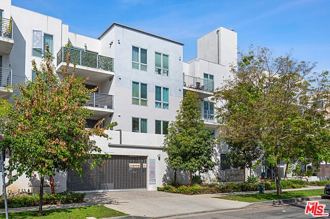 Building Photo - 5229 Willowcrest Ave