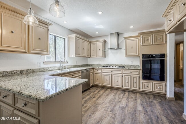 Building Photo - 4945 Vista Grande Cir