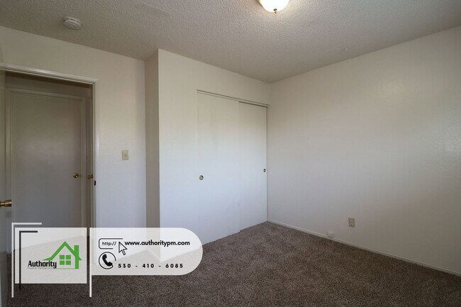 Building Photo - 1378 Aspen Dr